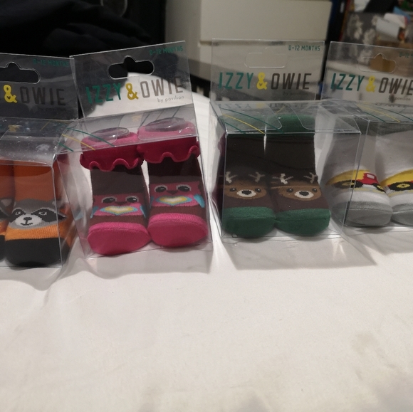 4 pairs of baby socks new Izzy&owie